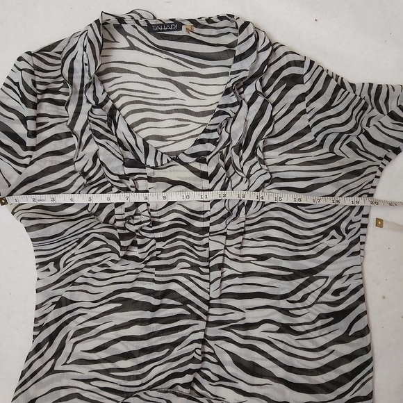 Tahari‎ Zebra Print Long sleeves Blouse - Picture 7 of 10